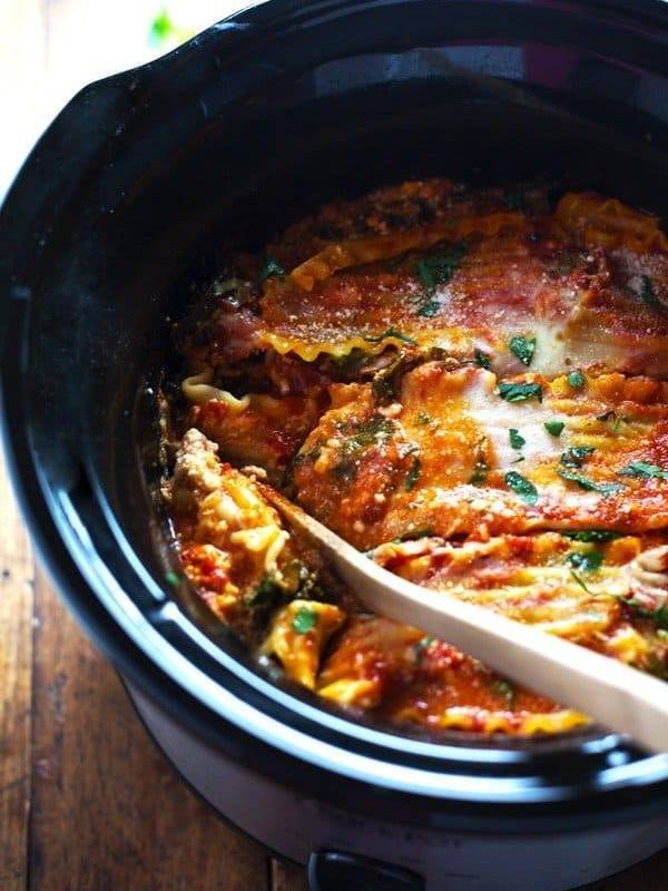 Super Easy Skinny Veggie Crockpot Lasagna - a handful of simple ingredients for a healthy family dinner. | https://shape-flow.today
