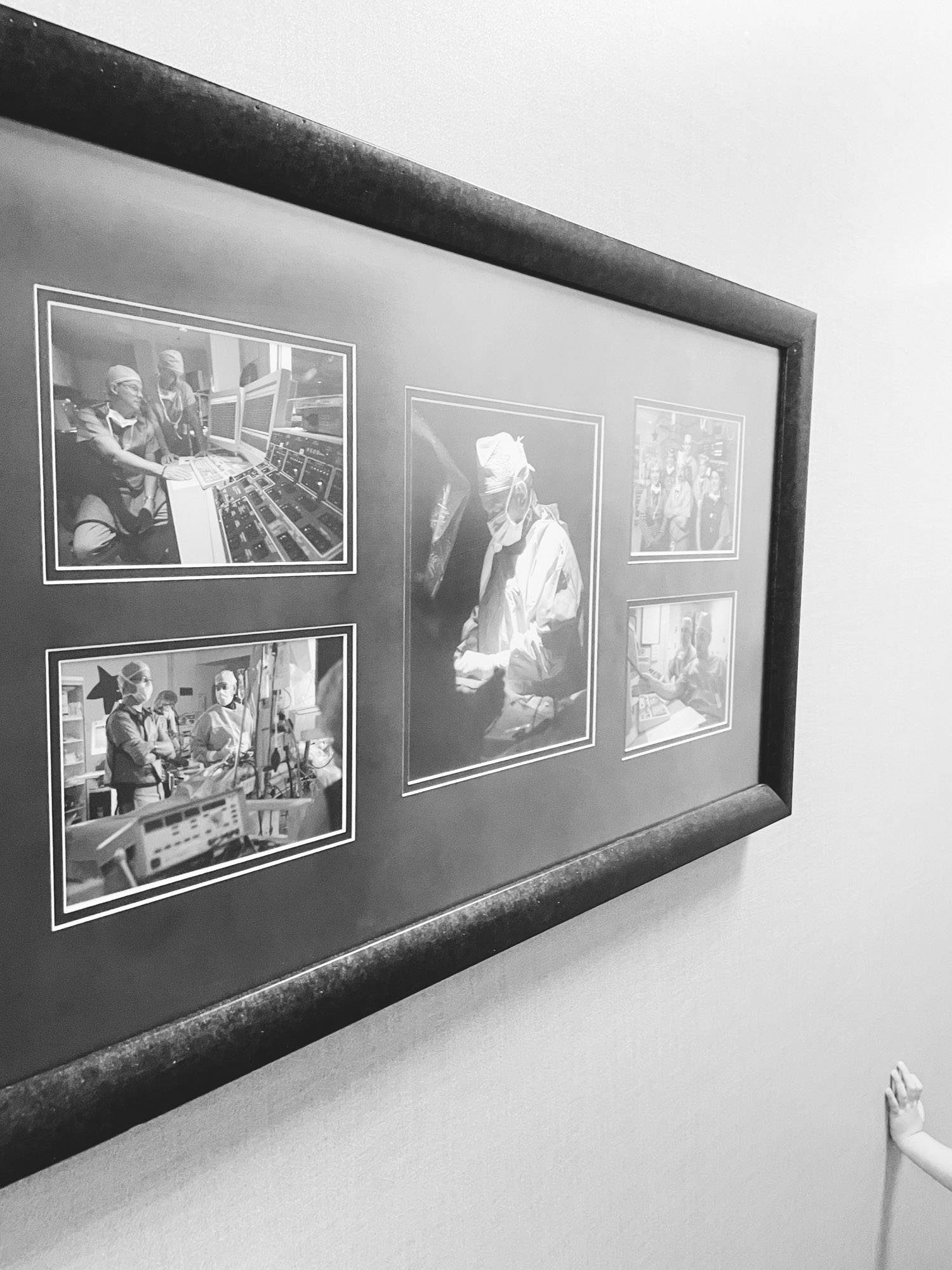 Photo in a medical office of doctor's doing surgery. 